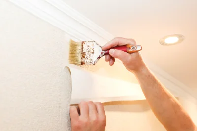 Pose de papier peint à Champis — revêtements muraux et toiles de verre